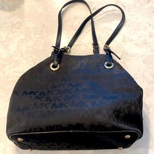 Michael Kors Bucket Tote